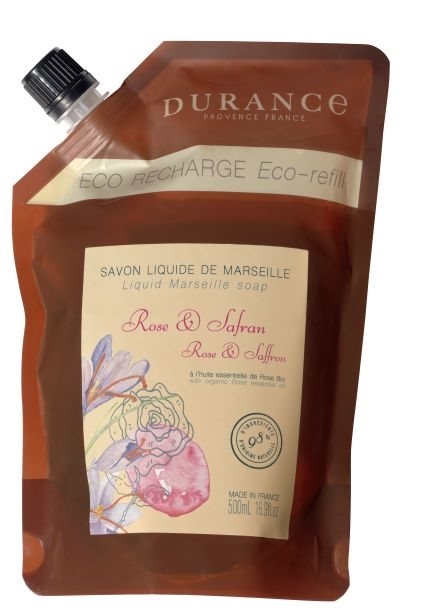 En praktisk og miljøvennlig refill fylt med en herlig velduftende flytende såpe med en nydelig duft av rose og safran, som er laget i Provence, og som passer til både kropp og hender.

Såpen vasker huden helt forsiktig og inneholder milde og biologisk n