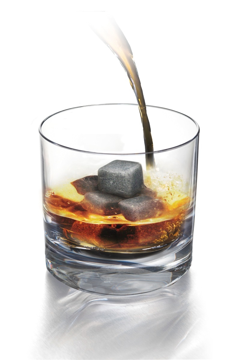 9 chillrocks, kjøler eller varmer drinken din uten å smelte, og tynne ut drinken.