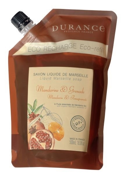 En praktisk og miljøvennlig refill fylt med en herlig velduftende flytende såpe med en forfriskende duft av mandarin og granateple, som er laget i Provence, og som passer til både kropp og hender.

Såpen vasker huden helt forsiktig og inneholder milde o