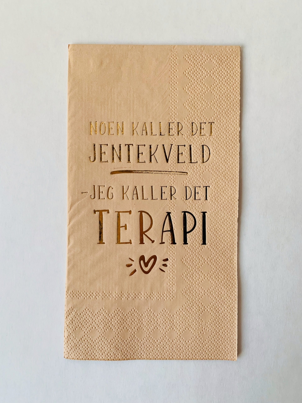 Morsomme og lekre servietter med tekst og bilde fra Trend Design. Serviettene måler 33x40cm, og det ligger 20stk i pakken.
