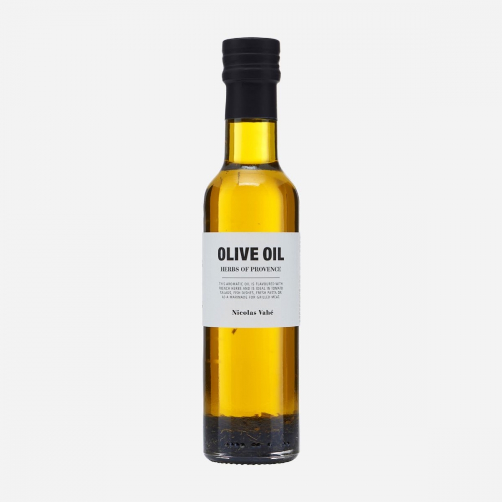 Vår populære olivenolje med urter er laget av 100% ekstra jomfruolivenolje. Nyt den aromatiske blandingen av olje og et deilig hint av det aller beste franske krydder. Denne oljen er laget til tomat salater, fisk, fersk pasta samt deilige hjemmelagde mari