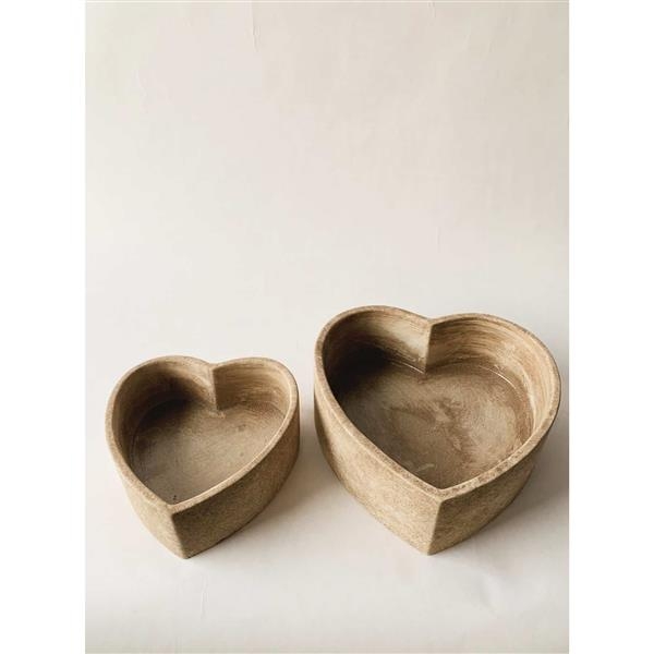 Koselig hjerteformet plantefat i keramikk. Måler 15×6 Cm
Disse selges hver for seg, dette er den minste størrelsen.