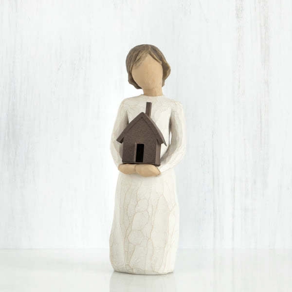 En vakker figur fra Willow Tree. Perfekt gave til noen som har fått et nytt hjem. 