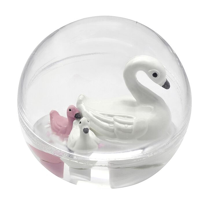 Morsom ball med guppende svaner å leke med i badekaret

Produksjonsland: Hellas

11,5 cm