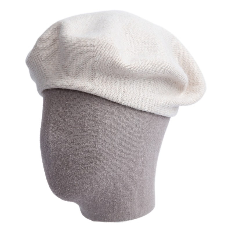 Flott beret lue i 70% merinoull og 30% cashmere. 