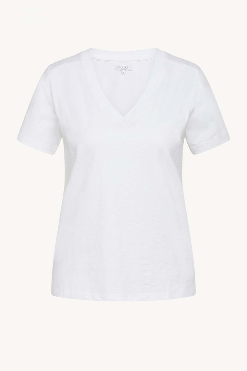 Enkel V-hals T-skjorte i myk bomull med ribbestrikket kant. Plagget har splitter i sidene og er laget av 95% Bomull 5% Elastan.