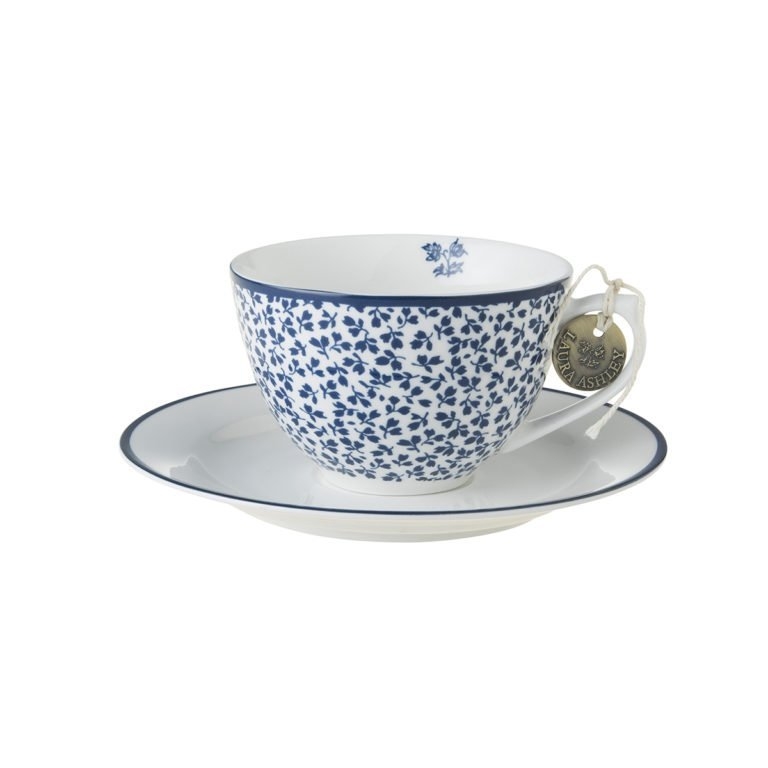 Laura Ashley te-kopp m/skål «Floris», i blått og hvitt benporselen. Fra Laura Ashley sitt lekre «Blueprint Collectables» servise.