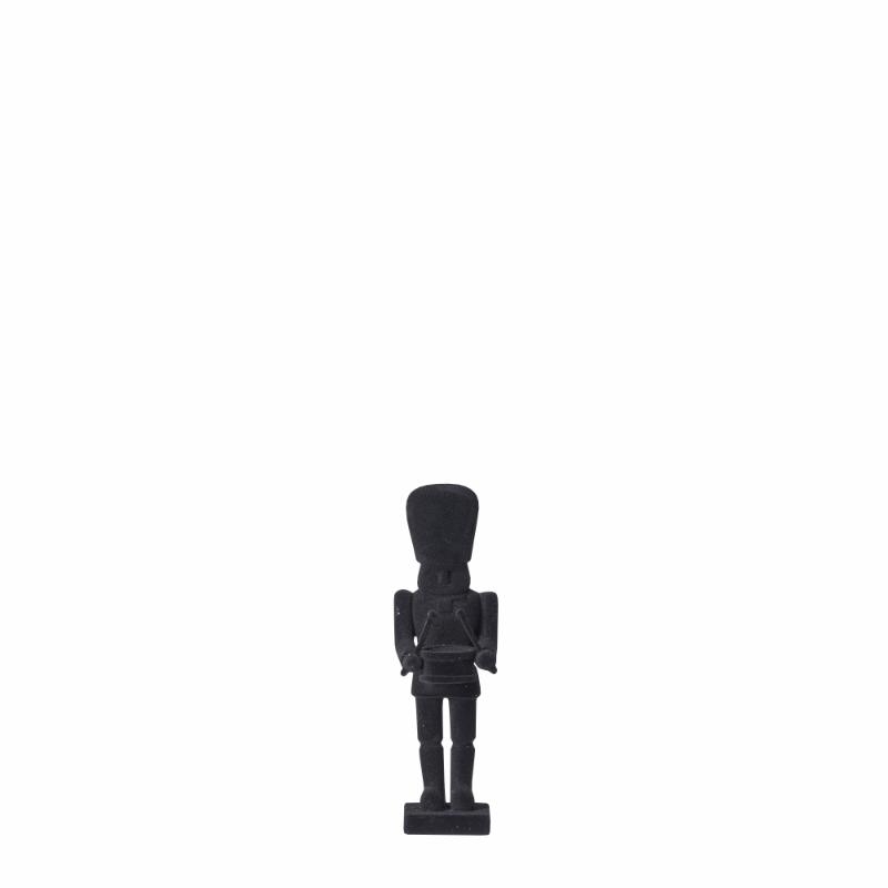 Stilig figur av en tinnsoldat i sort velour fra Lene Bjerre. Måler 7x7x22cm.
