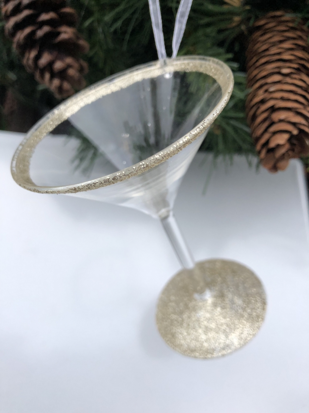 Flott heng til juletreet formet som et martiniglass. 10,5cm