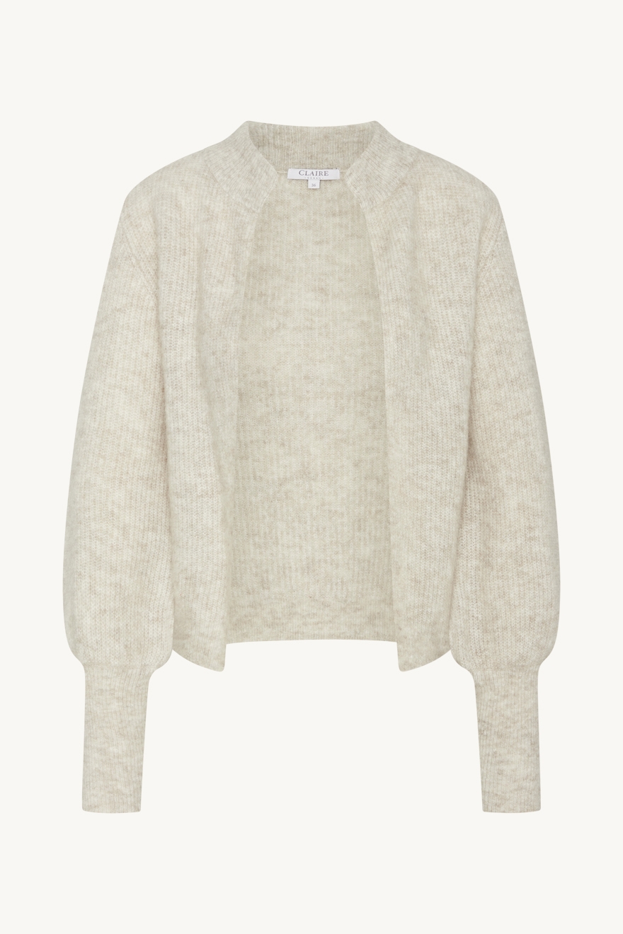 Cardigan i varm mohairull med krage. 33% Mohair 33% Ull 28% Polyamid 6% EA.