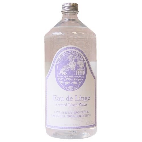 Mildt og deilig strykevann med en herlig frisk duft av Lavendel. Spray direkte på tøyet ved stryking, dette gjør det lettere å stryke samtidig som vannet etterlater en mild duft av blomster laget av Durance egen duftmaker i Grasse, Provence. Gir tøyet en 