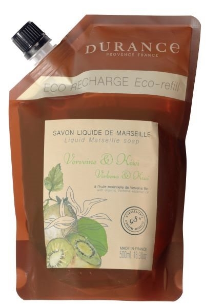 En praktisk og miljøvennlig refill fylt med en herlig velduftende flytende såpe med en frisk sitrusduft av verbena og kiwi, som er laget i Provence, og som passer til både kropp og hender.

Såpen vasker huden helt forsiktig og inneholder milde og biolog