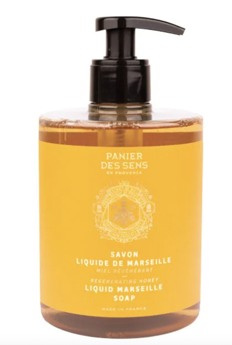 Flytende såpe laget på ekte tradisjonell Marseille vis med 100% vegetabilske oljer. Såpen er rik på fuktighetsgivende honning som virker pleiende og har regenererende egenskaper.