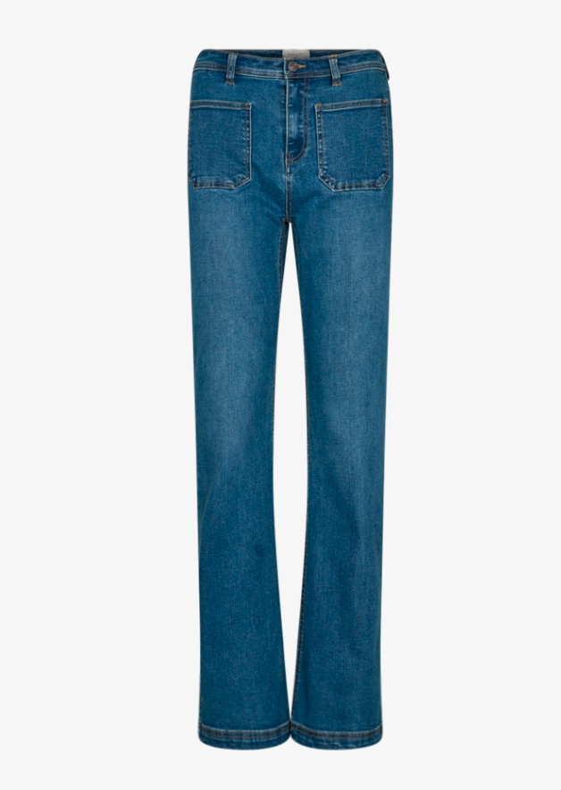 Stilig jeans fra Freequent med lommer foran og bak. Passformen er høy i livet og med litt vidde i bena. 