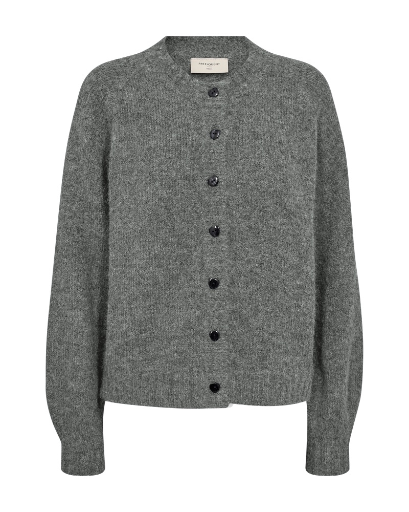 Cardigan fra Freequent i et mykt, strikket materiale. Cardiganen har en enkel silhuett med lange ballongermer, vrangbord, en casual passform og hjerteformede knapper foran. En detalj som setter et nydelig preg. 59% Polyester (resirkulert) 21% Polyamid 11%