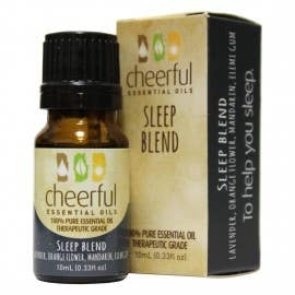 Sleep Blend kombinerer fire avslappende oljer for å bidra til en fantastisk natts søvn. Den kombinerte lavendel, appelsinblomst, mandarin og elemi gum for å få best mulig beroligende effekt.  Lavendel- og appelsinblomsten er kjent for sine beroligende eff